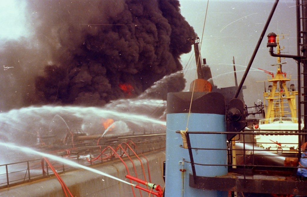 12 Firefighting Atlantic Empress 1979